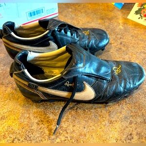 Nike Tiempo Ronaldinho Brasileiro Men's Soccer Cleats